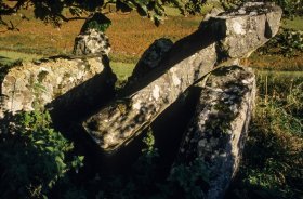 Camus nan Gael burial chamber