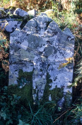 Camus nan Gael gravestone